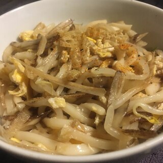 ごぼうと油揚げ、卵の焼うどん